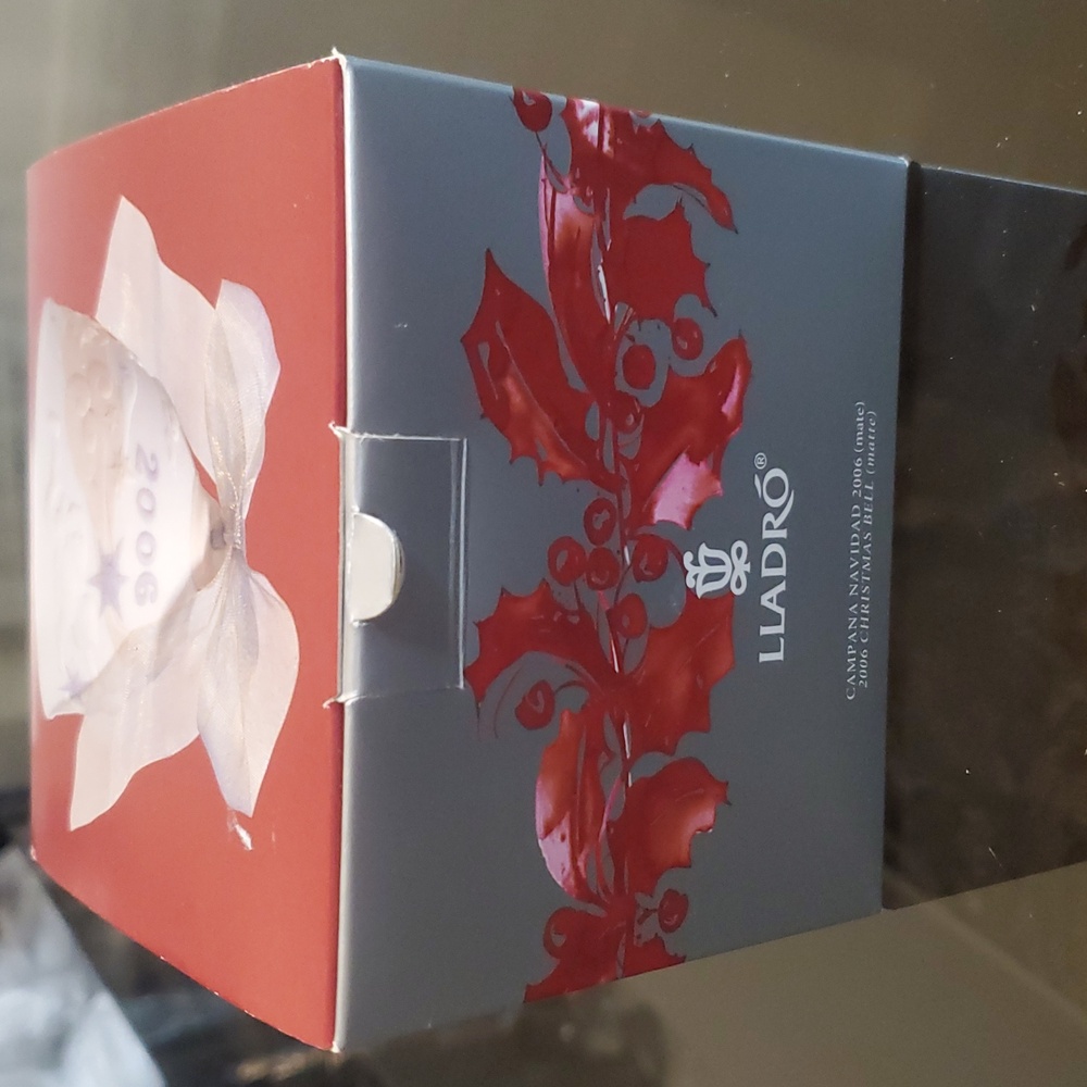 Lladro White Porcelain Bell Christmas Ornament 2006 Boxed - Picture 5 of 7